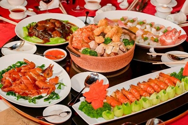 Galaxy Macau has begun the countdown to Lunar New Year in spectacular fashion by hosting a memorable Galaxy Macau “Auspicious 8” Poon Choi Feast centred around an array of specially designed Poon Choi and Lunar New Year signature dishes.