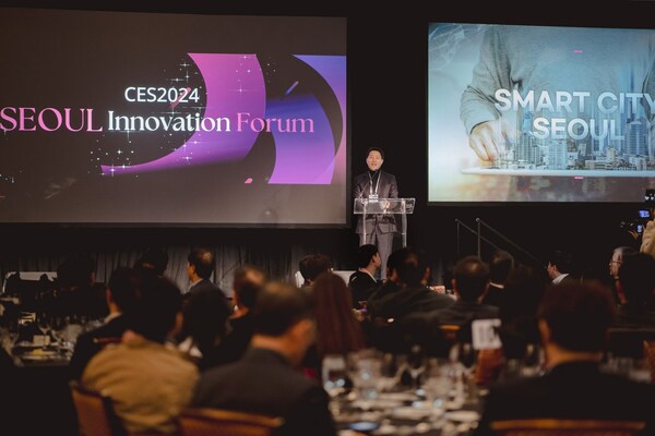 Mayor Oh Se-hoon delivered a congratulatory speech at the Seoul Innovation Forum hosted by the Seoul Business Agency (SBA) on the evening of the 9th (local time).