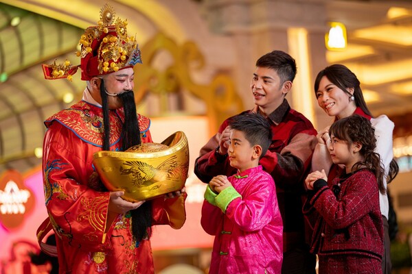 The "Parade of the God of Fortune" spanning the first five days of the Lunar New Year, offers guests a chance to seek fortune and joy.
