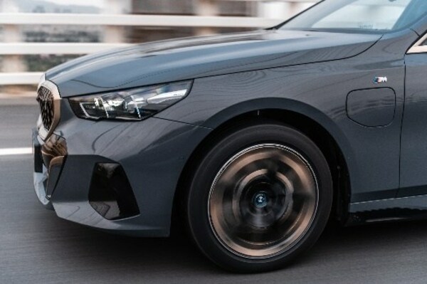 创新纯电动BMW i5