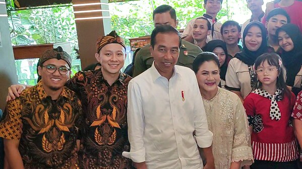 CCO Orderfaz Mohamad Iqbal, CEO Orderfaz Reynaldi Gandawidjaja, Presiden Jokowi, dan Ibu Iriana Joko Widodo