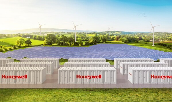 Sistem Penyimpanan Tenaga Bateri Honeywell membantu mengurangkan kos dan pelepasan karbon sambil menyediakan kestabilan grid daripada sumber kuasa boleh diperbaharui, membolehkan pengeluaran hidrogen hijau di loji hidrogen hijau Tra Vinh.