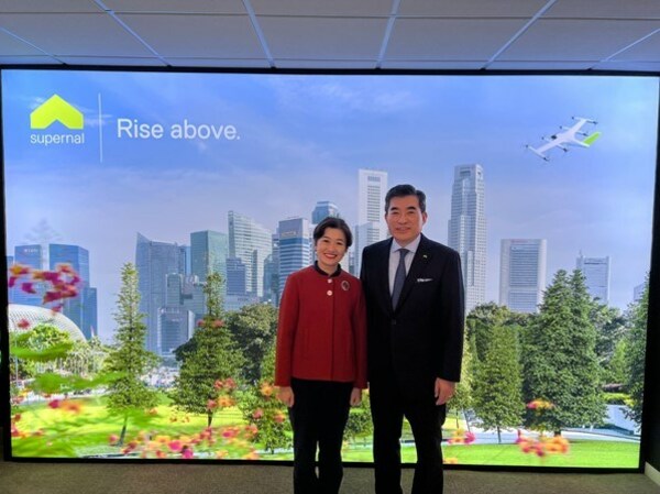 Ms Jacqueline Poh, Managing Director of Singapore Economic Development Board (left) and Dr Jaiwon Shin, President of Hyundai Motor Group and CEO of Supernal formalize strategic partnership at the Singapore Airshow to develop AAM expertise in the Asia-Pacific region.