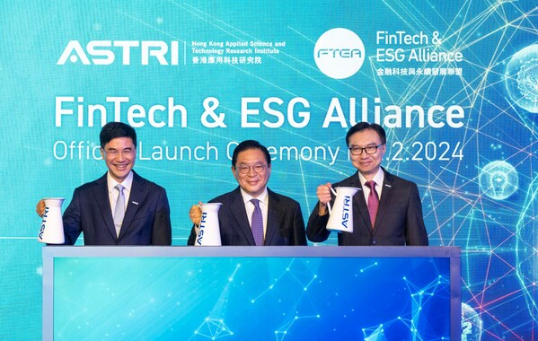 The FinTech and ESG Alliance is officially launched on 22 February in the presence of the Hon Jeffrey Lam, Member, Executive Council and Legislative Council, HKSAR Government (centre), Ir Sunny Lee, Chairman of ASTRI (right), and Dr Denis Yip, Chief Executive Officer of ASTRI (left)