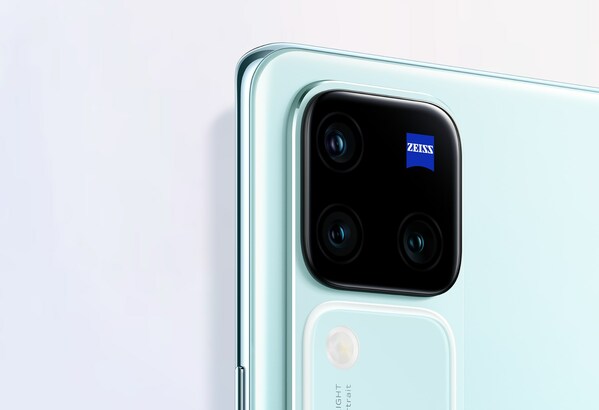 V30 Pro, co-engineered with ZEISS.