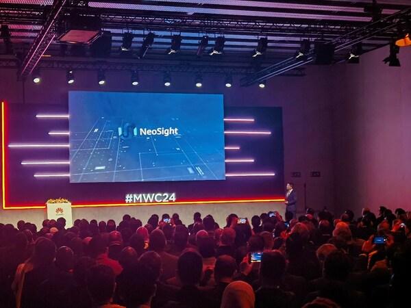 David Shi, Vice President of Huawei ICT Marketing & Solution Sales, unveiled NeoSight (PRNewsfoto/HUAWEI)