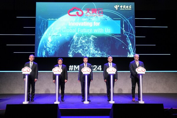 (From left to right)& Mr. Tang Ke, Executive Vice President of China Telecom; Mr Li Zixue, Chairman and Executive Director of ZTE; Mr. Ke Ruiwen, Chairman and CEO of China Telecom, Mr. Xie Cun, Director of Ministry of Industry and Information Technology; Mr. Andrew Lowe, EY Global Technology Strategy & Transformation Lead (PRNewsfoto/China Telecom Global)