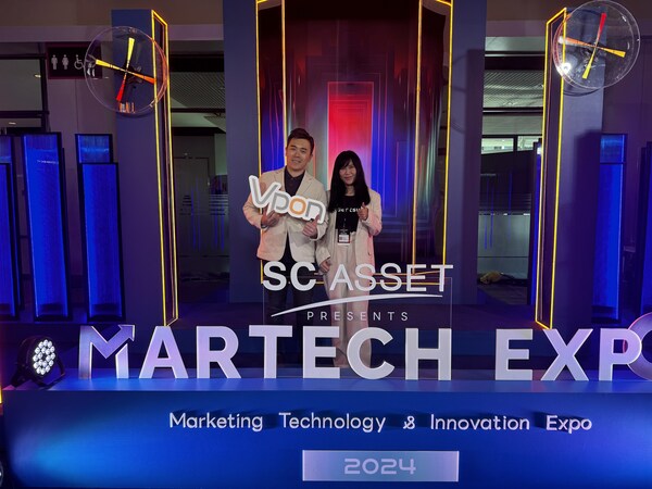 Kenneth Leung, Vice President of Sales & Operations, Asia at Vpon AI Big Data Group and Apirada Benchakaranee, CEO of Customer Experience Management (CXM) at dentsu Thailand announce a strategic partnership to revolutionize hyper-personalization experiences through data activation at MARTECH EXPO 2024.
