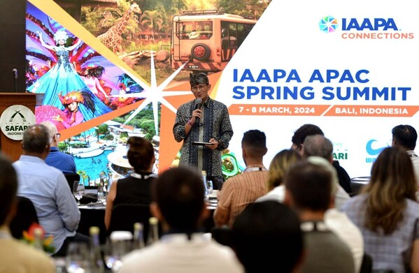 Menteri Pariwisata dan Ekonomi Kreatif, Sandiaga Uno, menyampaikan pidato pembukaan dalam acara IAAPA APAC Spring Summit di Taman Safari Bali