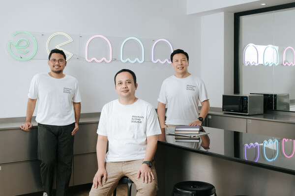 Evermos Founders. From left to right: Iqbal Muslimin (Chief of Sustainability Officer), Ilham Taufiq (Acting CEO), and Arip Tirta (President).