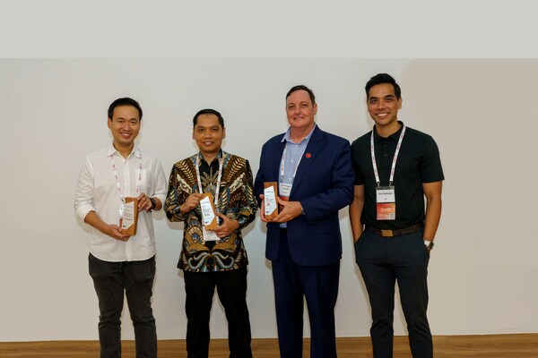 From Left to right: Mr Victor Lesmana, CEO BukaFinancial & Commerce, Bukalapak; Mr Agi Agung Galuh Purwa, Secretary of the Information and Communication Department of West Java Province; Dr Morgan Carroll, ESG Director, VinGroup; & Irza Suprapto,Irza Suprapto, CFA, CEO, Industry Platform, Executive Director.