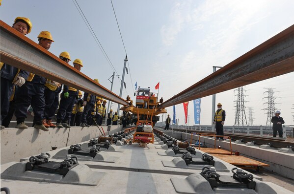 Xinhua Silk Road: Pemasangan landasan bermula di landasan kereta api berkelajuan tinggi Shanghai-Suzhou-Huzhou
