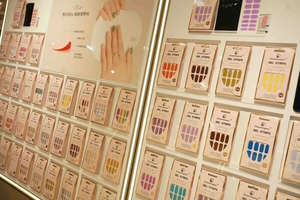 Press-On Nails Go Viral: Exceeding $1 Million in 5-Minute Livestream Sales!