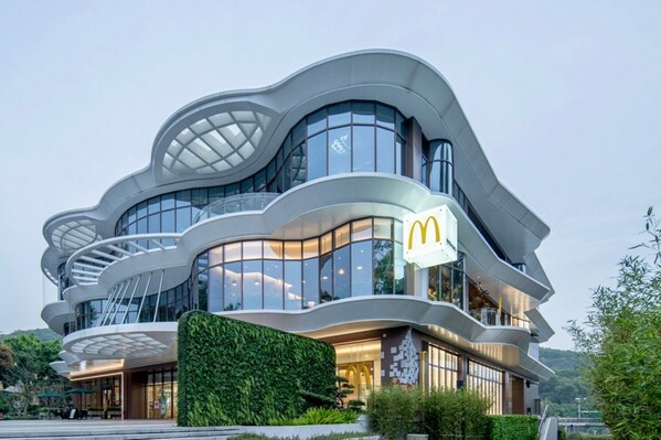 麥當勞中國首家光儲一體“零碳餐廳”——廣州麥當勞云山天地餐廳外觀