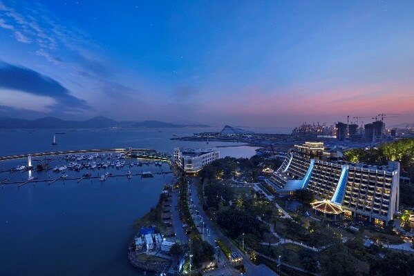 酒店毗鄰蛇口郵輪中心，便捷直達香港