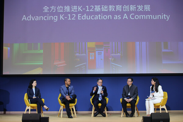 The Panelists of the World Connectivity Education Forum (Panel 1): Advancing K-12 Education as A Community: (from left to right) Ms. Joyce Zhang, General Manager, Human Resources & Administration Department, New World China; Professor Peter Q. Blair, Assistant Professor, Harvard Graduate School of Education; Professor Chang Shih-Fu, Dean of The Fu Foundation School of Engineering and Applied Science, Columbia University; Dr. Wang Dian Jun, Chief School Supervisor and Principal of Benenden Bilingual School Guangzhou. Panel Moderator: Ms. Jennifer Ma, Honourary Executive Supervisor, Benenden Schools (China) (1st right)