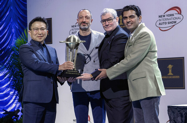 Kia EV9 secures double win at 2024 World Car Awards (PRNewsfoto/Kia Corporation)