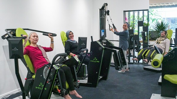 Active seniors engaged in strengthening training guided by physiotherapist