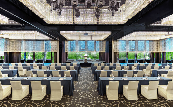Regent Taipei's ballroom was built with floor-to-ceiling windows allowing natural light to fill the whole room all day.