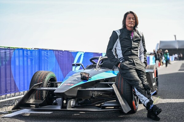 《速度与激情》系列影星成康驾驶最新的GEN3赛车