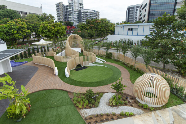 (Above: An aerial view of KiddiWinkie Schoolhouse @ Jurong Gateway’s expansive outdoor area that offers numerous opportunities for learning beyond the classroom)