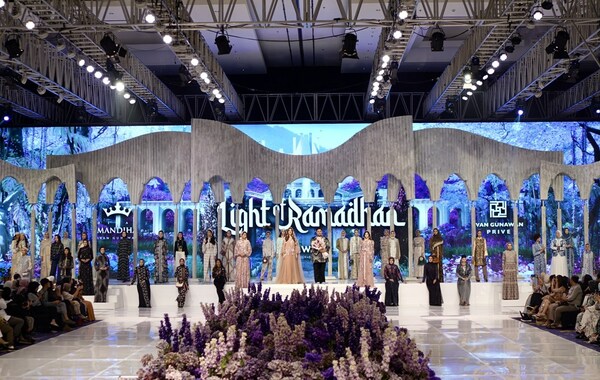 The Westin Surabaya berkolaborasi dengan desainer Ivan Gunawan untuk menghadirkan "Light of Ramadhan" Fashion Show di The Westin Grand Ballroom & Convention Center, Surabaya.