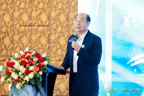 Mr. Shi Jianhua, Vice Secretary-General of the China Electric Vehicle Hundred People's Association, former Deputy Secretary-General of the China Association of Automobile Manufacturers, and Chairman of the Auto