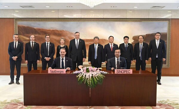 Sinopec and TotalEnergies Ink Agreement for Sustainable Aviation Fuel Production. (PRNewsfoto/SINOPEC)