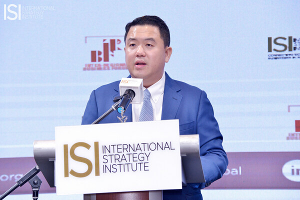Cheah Chyuan Yong, Chairman of International Strategy Institute (ISI) delivering speech at recent Inter-Regional Business Forum (IRBF)