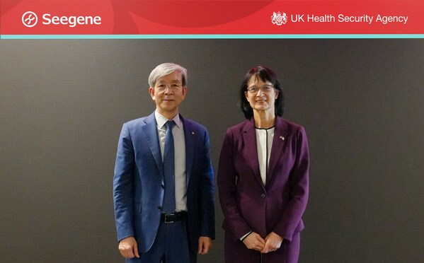 3月27日、ソウルのSeegene本社で行われた会談における英国健康安全保障庁（UKHSA）最高経営責任者のDame Jenny Harries教授（右）とSeegene創業者兼CEOのJong-Yoon Chun（左）