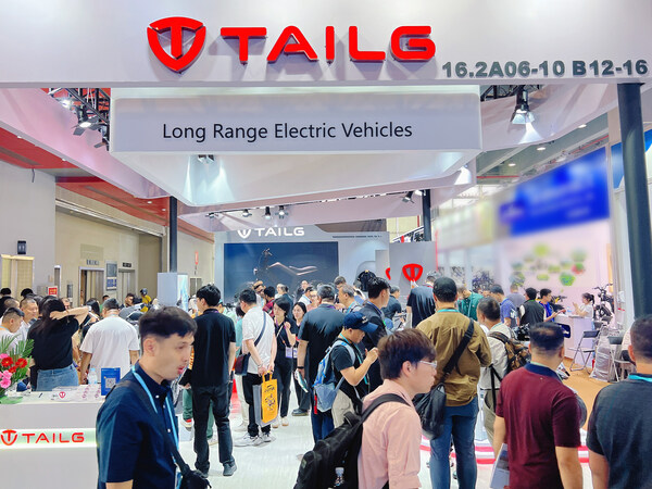 TAILG made an impressive appearance at the 135th Canton Fair, with merchants and media gathering at the booth. (PRNewsfoto/TAILG)