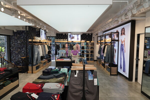 LEVI'S® MAKES LANDMARK ENTRY INTO BANGLADESH WITH FIRST MAINLINE STORE