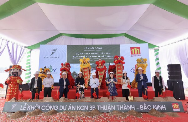 Leaders of the Bac Ninh Industrial Zones Authority, KCN Vietnam, and the construction contractor, performed the groundbreaking ceremony to commence the ready-built factory and warehouse project in Thuan Thanh III Industrial Park - Zone B.