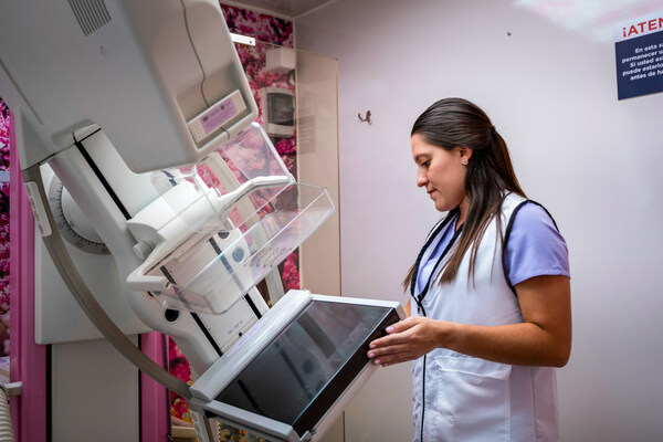 A technician prepares the mammography machine provided by Mamotest, equipped with an AI-based platform, for precise and efficient breast cancer screenings in the mobile unit.