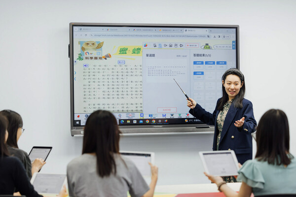 ViewSonic携手康轩文教深化策略联盟，共同推出「高互动教学解决方案」，建立全球AI教育的新典范。