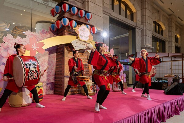 特邀自日本的表演團體“寶船”在「澳門銀河」櫻花文化節期間每天為賓客奉上精彩的日本傳統太鼓表演。