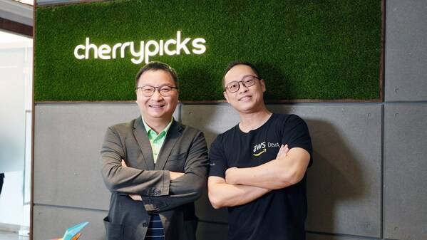 (左起) CherryPicks SVP, Technology and Solutions 高級副總裁游文泰、AWS DevAx 資深解決方案架構師，開發者專家團隊高翊凱。