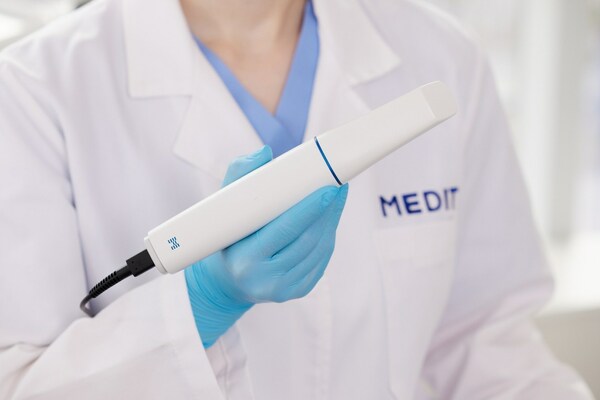 Medit launches the revolutionary i900, an intraoral scanning system set to redefine the scanning experience for dental clinics worldwide