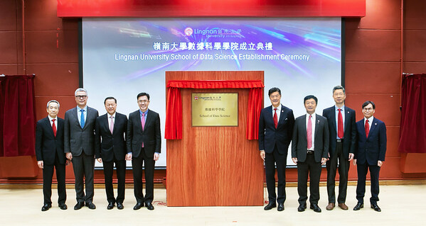 Lingnan University announces the establishment of the School of Data Science. Prof Sun Dong (left 4), Secretary for Innovation, Technology and Industry, Mr Tim Lui (left 3), Chairman of the University Grants Committee (UGC), Dr Rocky Cheng (left 2), CEO of Cyberport, Mr Augustine Lui Ngok-che (left 1), Chairman of Lingnan Education Organization, Council Chairman Mr Andrew Yao Cho-fai (right 4), President Qin (right 3), Vice-President (Research and Innovation) Prof Xin Yao (right 2), and Acting Dean of the School of Data Science and Associate Vice-President (Strategic Research) Prof Sam Kwong Tak-wu (right 1) unveil the plaque for the School of Data Science.