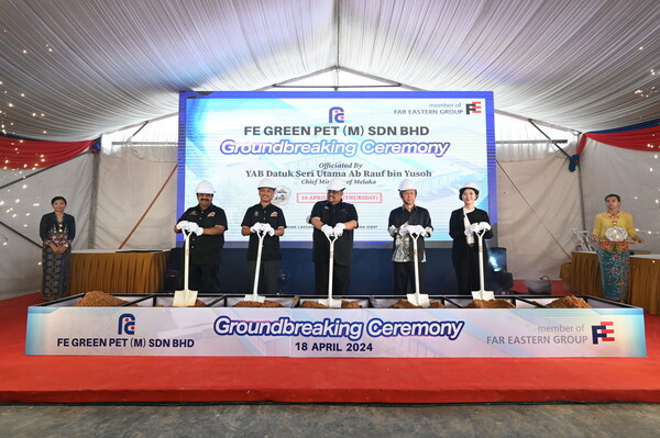 Polyester Business Acting President of FENC Donald Fan participated in the groundbreaking ceremony together with Chief Minister of Melaka State