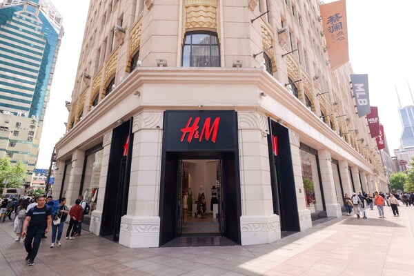 图：焕新升级后的H&M上海南京东路旗舰店
