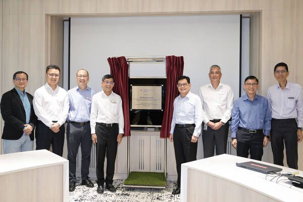 新加坡副总理王瑞杰为新加坡国立大学医院与觅瑞联合实验室揭幕