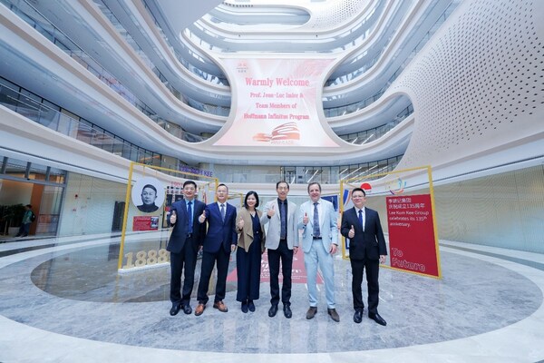Representatives from Prof. Hoffmann's team visit Infinitus Plaza in Guangzhou.