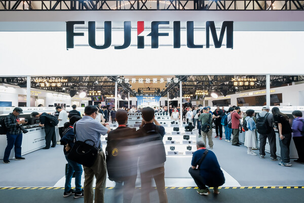 富士胶片数码相机亮相北京P&E 2024，GFX系列和X系列无反数码相机成为展出核心