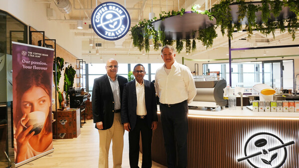From left: Mr Yousif Abdulghani, Chief Development Officer of The Coffee Bean & Tea Leaf; Mr Hussain Hilmy, CEO, Waterscape Investments; John in de Braekt, CEO of The Coffee Bean & Tea Leaf