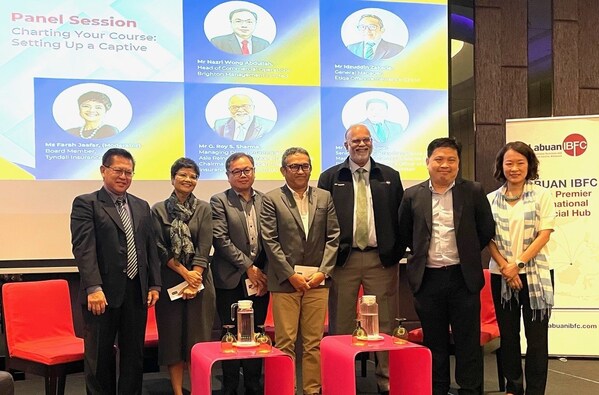 Datuk Iskandar Mohd Nuli, Executive Chairman cum CEO of Labuan IBFC Inc. and Julie Ng, CEO of RAM Ratings with panellists at the jointly hosted event