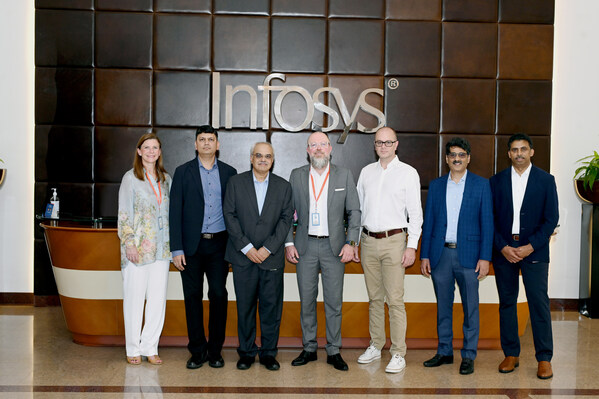 Dinesh Rao, Executive Vice President, Co-Head of Delivery, Infosys and Kim Krogh Andersen, Group Executive, Product and Technology, Telstra along with Infosys and Telstra leaders