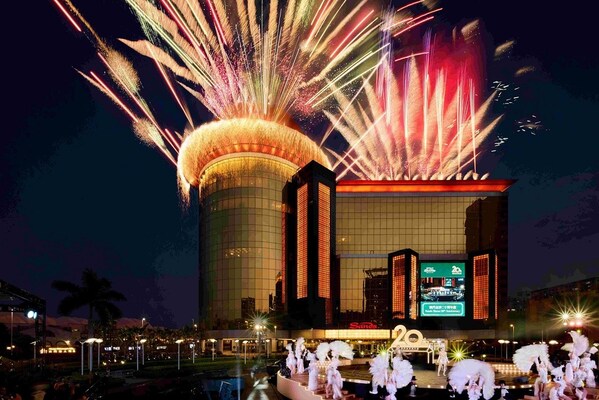 A dazzling pyrotechnic display in front of Sands Macao’s facade Thursday illuminates the night in front of the hotel and entertainment complex’s outdoor fountain in celebration of the property’s 20th anniversary. It was fully choreographed to a musical score, providing lively entertainment for invited guests, local residents, and visitors.