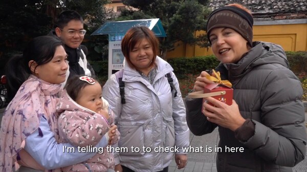 Mayte Aranalde, a Mexican content creator residing in Guilin, Guangxi Province, China, for 14 years, recently embarked on a unique challenge she named "Guess What's in the Blind Box" on East West Street in Guilin