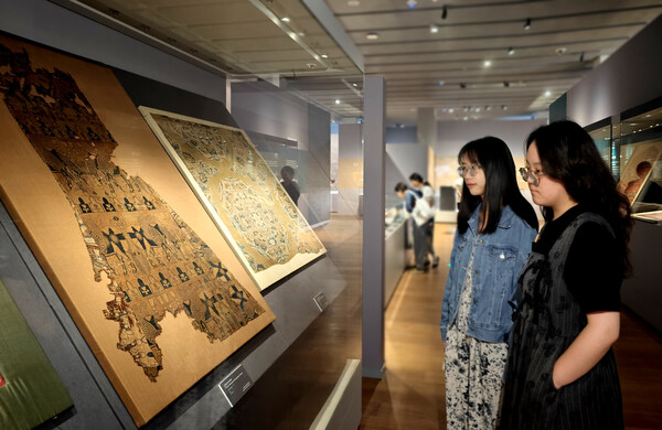 The exhibition "Communication and Innovation: Asian Civilizations on The Silk Road" opens at Zhejiang University